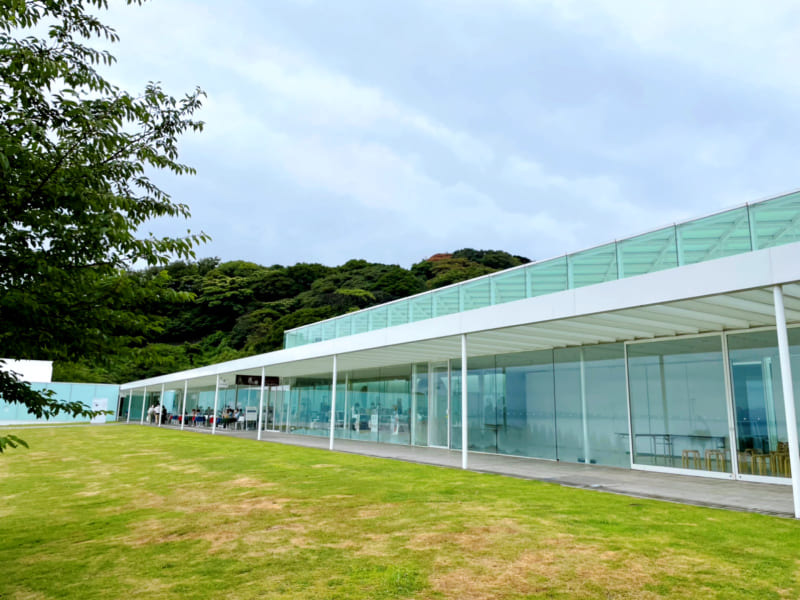 横須賀美術館の外観写真